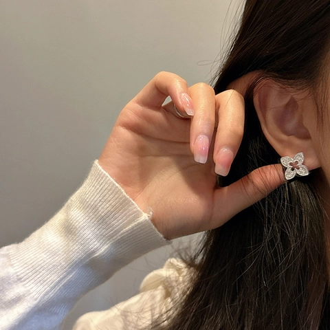 Vintage S925 Sterling Silver Arabesque Four Petal Flower Stud Earrings For Women Retro Carved Floral Hollow Jewelry