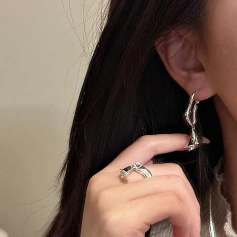925 Sterlingsilber Calla Lilie Ohrstecker Für Damen Nischen-Design Elegante Florale Flüssigmetall Stil Künstlerischer Schmuck