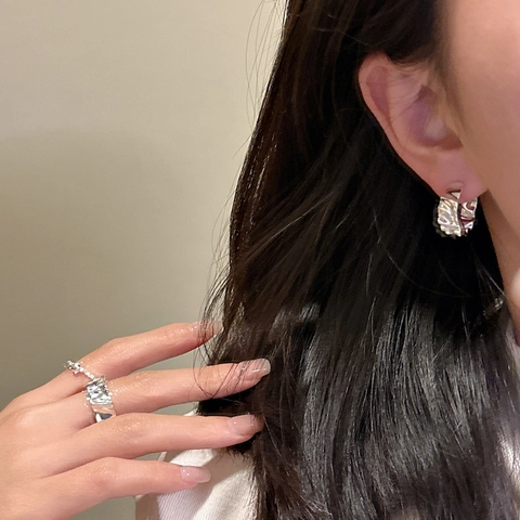 Orecchini a Cerchio a C in Argento Sterling 925 Con Trama Stropicciata Irregolare per Donna Gioielli Minimalisti Vintage