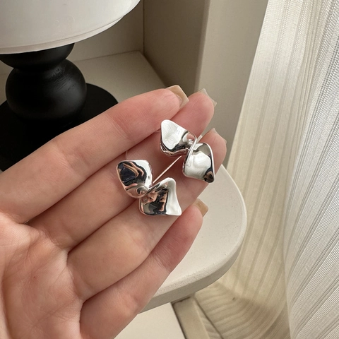 S925 Sterling Silver Fluid Irregular Spiral Stud Earrings For Women Minimalist Liquid Metal Design Geometric Wave Jewelry