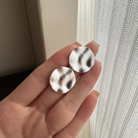 Orecchini a Bottone Tondi in Argento Sterling 925 Minimalisti Texture Martellata e Plissettata Gioielli Circolari Lucidati Regalo Donna