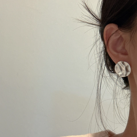 Orecchini a Bottone Tondi in Argento Sterling 925 Minimalisti Texture Martellata e Plissettata Gioielli Circolari Lucidati Regalo Donna
