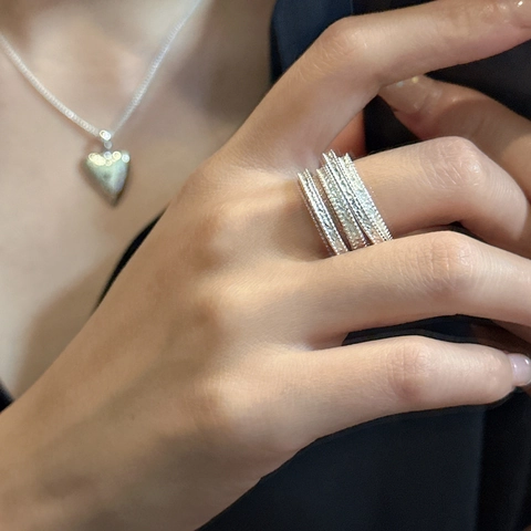 Anello in Argento Sterling 925 Multistrato Texturizzato per Donna Superficie Martellata Minimalista Fascia Regolabile Gioielli alla Moda