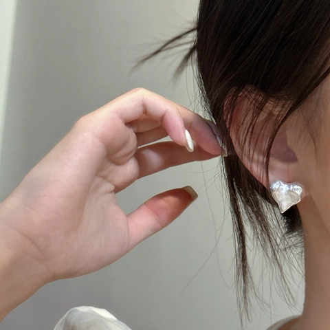 Boucles d'Oreilles Clous Cœur en Argent Sterling 925 Texture de Lave Irrégulière Design de Niche Bijoux Minimalistes Femme