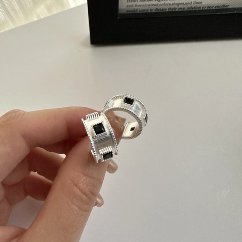 Boucles d'Oreilles Créoles en Argent Sterling 925 avec Zirconia Noir Design de Niche pour Femme Bijoux Rétro