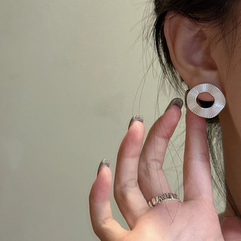 Orecchini a Bottone Plissettati Tondi in Argento Sterling 925 per Donna Gioielli per Orecchini in Argento con Texture Geometrica Minimalista