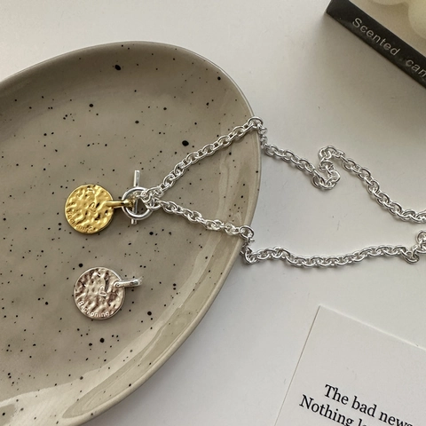 S925 Sterlingsilber Gehämmerte Runde Anhänger Halskette Für Damen Minimalist Knebelverschluss OT Kette Gold Silber Schmuck