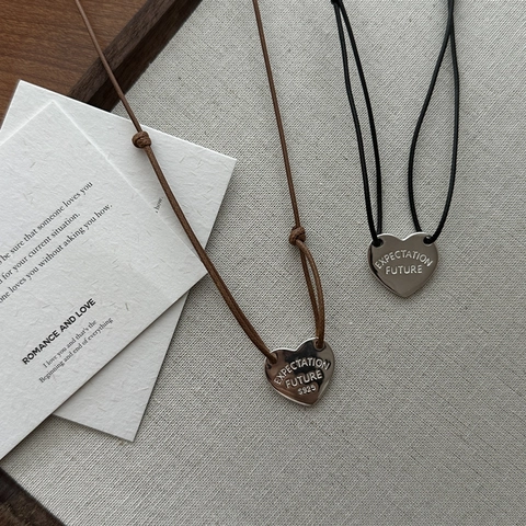 Collar con Colgante de Corazón de Plata de Ley S925 Minimalista Grabado Expectation Future Cordón de Cuero Joyería para Mujer
