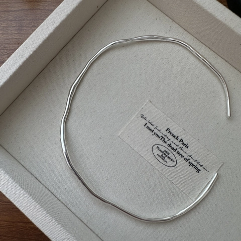 Gargantilla de Plata de Ley S925 Onda Irregolare Minimalista Textura de Metal Líquido Joyería de Cuello para Mujer