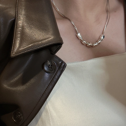Collar de Plata de Ley 925 con Cuentas de Lava Irregulares para Mujer Gargantilla Minimalista de Textura Martillada Joyería de Moda