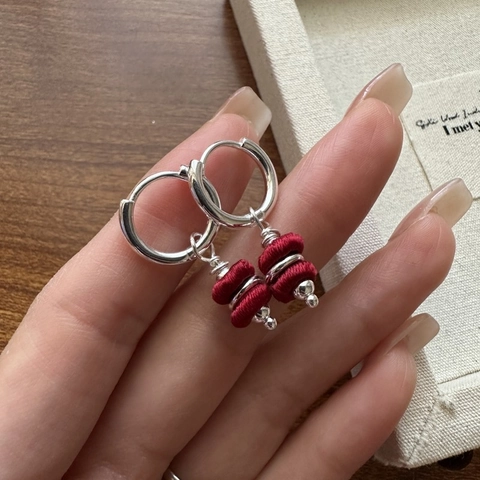Pendientes de Aro de Plata de Ley 925 Con Cuentas Envueltas en Seda Rojo Burdeos Retro Pendientes Geométricos Hechos a Mano para Mujer Regalo