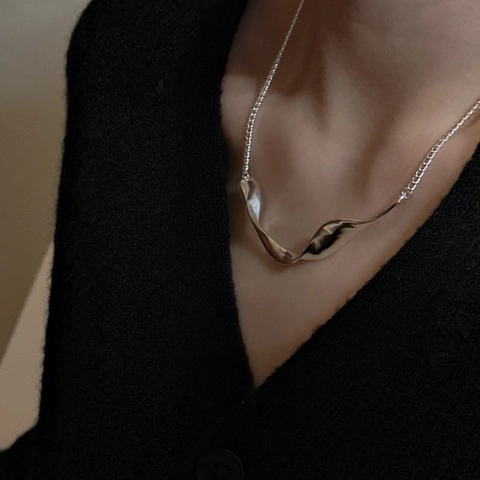 Collier Pendentif Vague Irrégulière en Argent Sterling 925 Design Fluide Minimaliste Ras du Cou Chaîne S925 pour Femme Bijoux Elégants