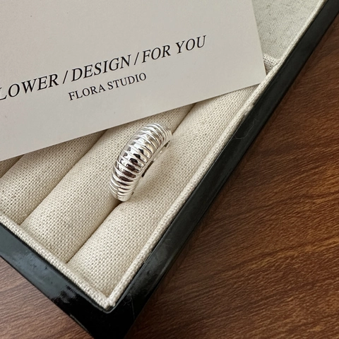 Minimalistischer S925 Sterlingsilber Gerippter Offener Ring Für Damen Vintage Croissant Design Vertikaler Schliff Verstellbarer Ring