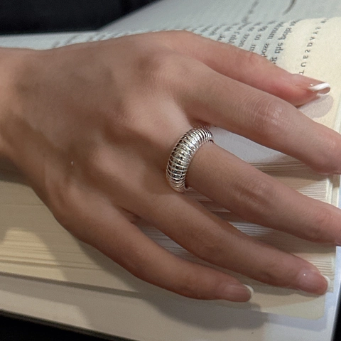 Minimalistischer S925 Sterlingsilber Gerippter Offener Ring Für Damen Vintage Croissant Design Vertikaler Schliff Verstellbarer Ring