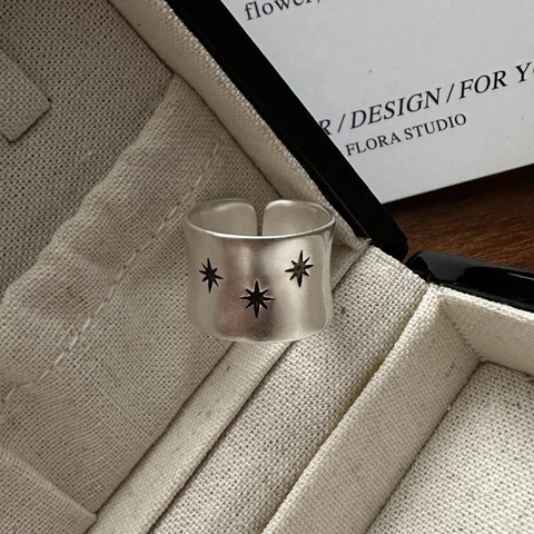 925 Sterlingsilber Stern Gravur Breitband Ring Für Damen INS Stil Minimalistisch Verstellbar Offener Ring Matt Silber Stern Muster Fingerring Modeschmuck
