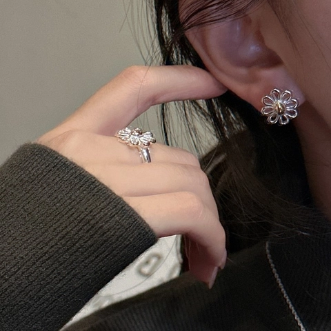 925 Sterling Silver Daisy Flower Stud Earrings For Women Minimalist Gold Silver Plated Two Tone Chic Floral Jewelry Accessory
