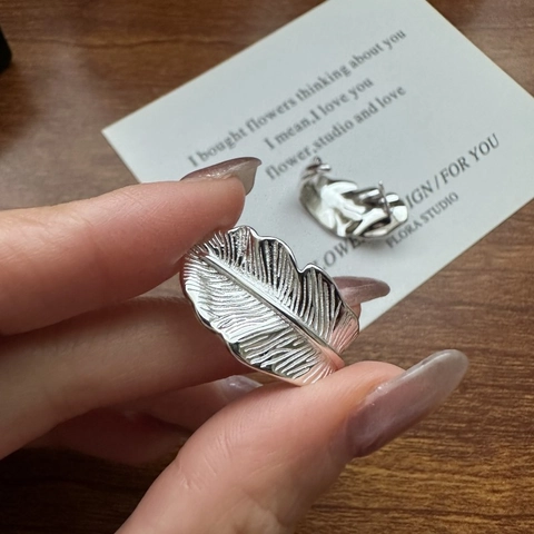 925 Sterling Silver Feather Leaf Earrings For Women Minimalist Fashion INS Style Jewelry With Delicate Vein Texture