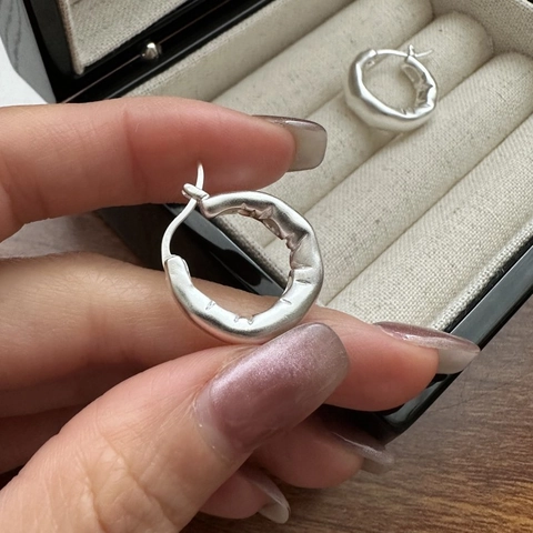 925 Sterling Silver Irregular Pleated Hoop Earrings For Women Minimalist Organic Texture Crinkled Silver Hoops Fashion Jewelry Gift