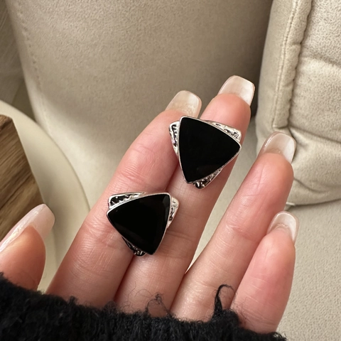 Boucles d'Oreilles Clous Triangle en Argent Sterling 925 pour Femmes Colle à Goutte Noire Géométrique Minimaliste Texture Martelée Bijoux Style Coréen