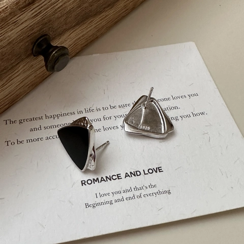 Boucles d'Oreilles Clous Triangle en Argent Sterling 925 pour Femmes Colle à Goutte Noire Géométrique Minimaliste Texture Martelée Bijoux Style Coréen
