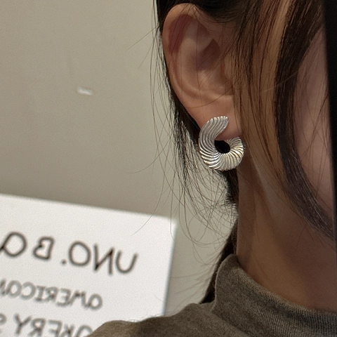 925 Sterlingsilber Spiral Fächerförmige Ohrringe Für Damen Minimalist Mode Niche Design Strukturierte Metallische Creolen