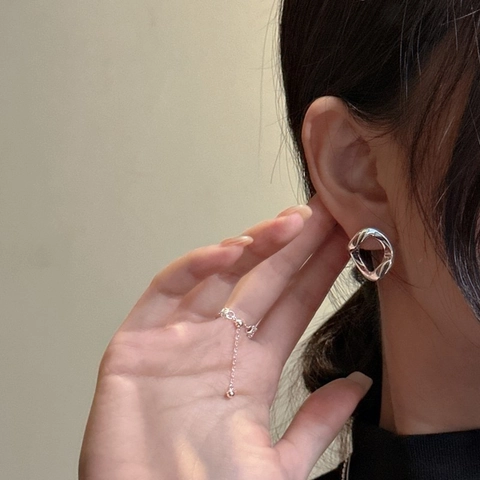S925 Sterlingsilber Unregelmäßige Geometrische Creolen Für Damen Minimalistisches Flüssigmetall Design Polierter Schmuck