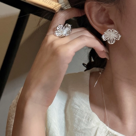 925 Sterling Silber Große Hohle Blumen Ohrstecker Für Damen Nischen Design Ins Stil Galvanisierter Blumenschmuck