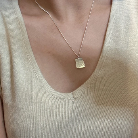Collana con Pendente a Piastrina Rettangolare in Argento Sterling 925 Incisa per Donna Gioielli Minimalisti Vintage