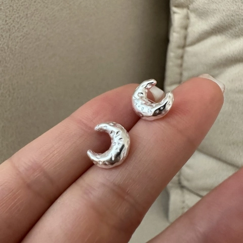 Boucles d'Oreilles Clous Lune en Argent Sterling S925 pour Femmes Texture Martelée Minimaliste Bijoux Boucles d'Oreilles Argent Mode Coréenne Vintage