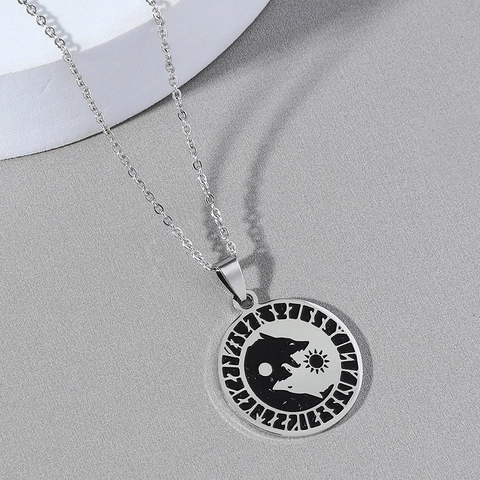 Collana con Ciondolo Testa di Lupo Vichingo Retro in Acciaio Inossidabile Lega Simboli Runici Yin Yang Sole Luna Collana Argento per Uomo Donna