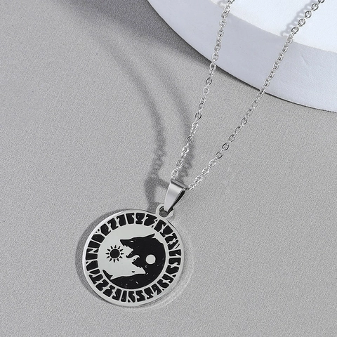 Collana con Ciondolo Testa di Lupo Vichingo Retro in Acciaio Inossidabile Lega Simboli Runici Yin Yang Sole Luna Collana Argento per Uomo Donna