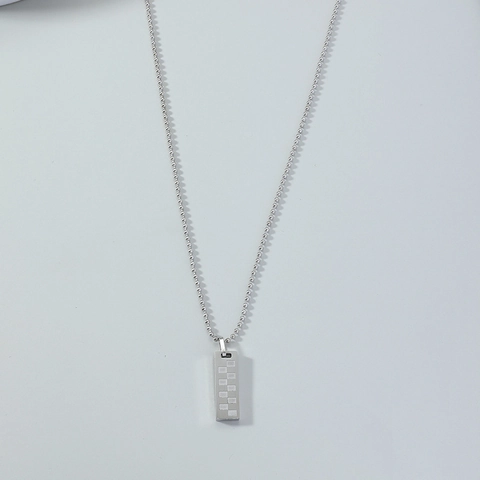 Herren Legierung Schachbrettmuster Rechteckiger Anhänger Halskette Galvanisierte Silber Kugelkette Hip Hop Streetwear Schmuck Für Männer