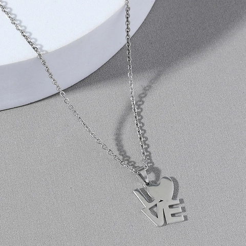 Minimalistische Silber Edelstahl LOVE Alphabet Herz Anhänger Halskette Für Herren Damen Mode Schmuck Galvanisierte Kette