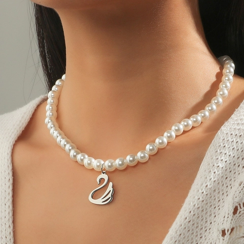 Elegante Collana con Ciondolo a Cigno in Lega con Perla Artificiale Tono Argento Catena Regolabile Gioielli Moda Donna Regalo