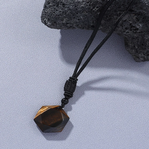 Collier Pendentif Hexagonal en Pierre Œil de Tigre Naturelle pour Hommes Femmes Cordon Tissé Noir Ajustable Bijoux de Mode