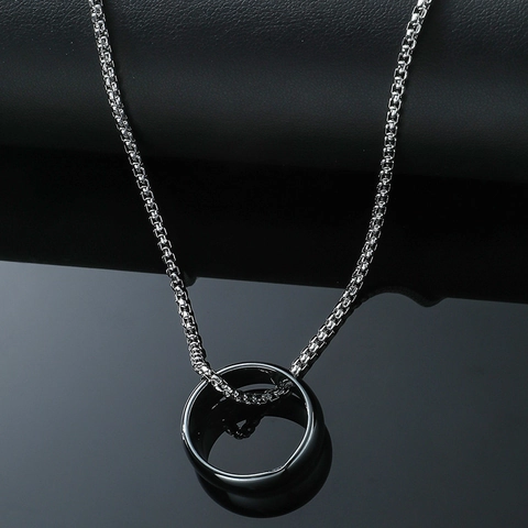 Collana con Ciondolo ad Anello in Acciaio al Titanio da Uomo Catena Veneziana Argento Lucido Gioielli Geometrici Uomo