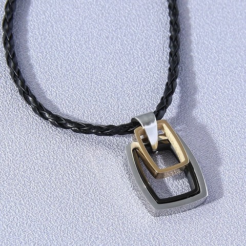 Collier Pendentif Géométrique en Acier Titane pour Hommes Femmes Minimaliste Pendentif Anneau Entrelacé Multicouche Triangle Carré