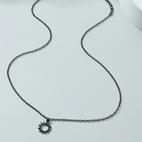Collana Con Ciondolo a Sole Traforato in Acciaio al Titanio Per Donna Catena Clavicola Geometrica Gioielli Regalo