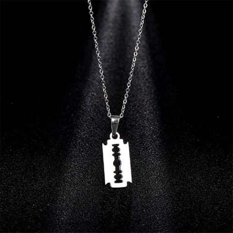 Collana con Ciondolo a Lama di Rasoio in Acciaio Inossidabile Retro Gothic Steampunk Rock Gioielli alla Moda per Uomo Hip Hop