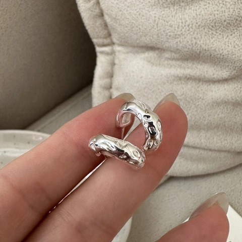 925 Sterlingsilber Texturierte Gehämmerte Creolen Für Damen Koreanisch Minimalistisch Geometrisch Plissierte C-Form Ohrstecker Schmuck