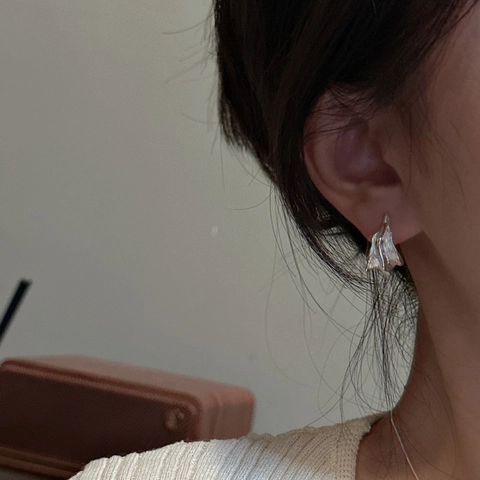 S925 Sterling Zilveren Onregelmatige Getextureerde Gebogen Creolen Voor Vrouwen Minimalistische Vintage Vloeibare Metaalstijl Sieraden Cadeau