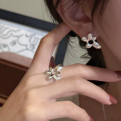 S925 Sterlingsilber Blume Ohrstecker Für Damen Minimalistische Flüssigmetall Stil Hohle Floral Ohrringe Vintage Schmuck Geschenk