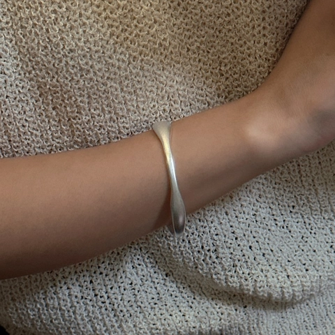 S925 Sterling Zilveren Onregelmatige Vloeiende Golf Armband Minimalistische Matte Matte Open Verstelbare Armband Voor Vrouwen Sieraden Cadeau