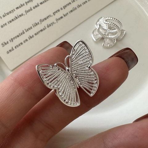 Koreanischer Stil 925 Sterlingsilber Schmetterling Ohrklemme Minimalistisches Nischen-Design Trendiger Ohrring Damen Schmuck