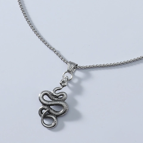 Vintage Punk Alloy Snake Pendant Necklace Retro Electroplated Serpent Shape Men Women Personalized Fashion Jewelry Accessory