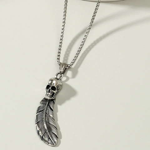 Collana con Ciondolo a Forma di Teschio e Piuma Punk Gotica per Uomo Donna Gioielli in Lega Retrò Collana con Ali di Scheletro Regalo