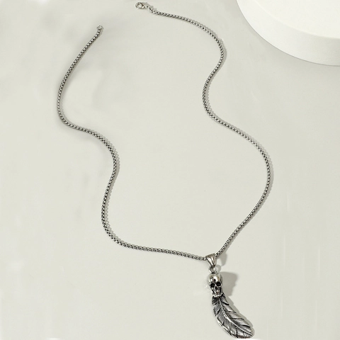 Collana con Ciondolo a Forma di Teschio e Piuma Punk Gotica per Uomo Donna Gioielli in Lega Retrò Collana con Ali di Scheletro Regalo
