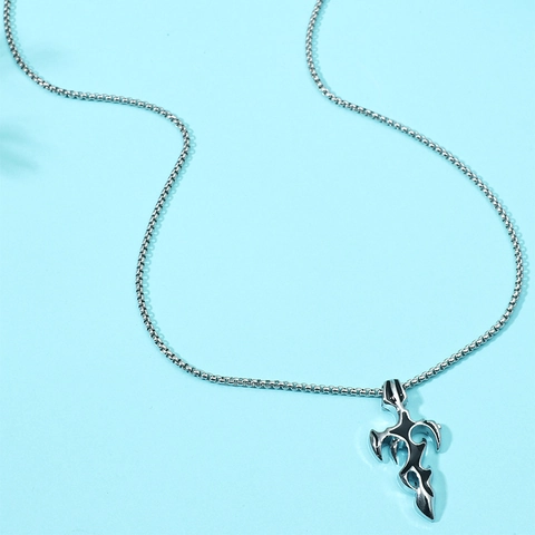Collar de Pendiente de Espada de Llama de Cruz de Acero de Titanio Punk Vintage Para Hombre Joyería de Cadena de Caja de Esmalte