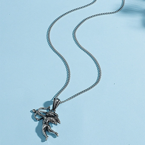 Collar con Colgante de Ángel Cupido de Tiro con Arco Vintage Acero Inoxidable Aleación Estilo Mitológico Retro Unisex Joyería de Moda Regalo