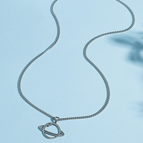 Collar Con Colgante De Planeta Saturno De Acero De Titanio Estrella Hueca Hip Hop Streetwear Minimalista Cadena Larga Joyería Para Hombres Mujeres